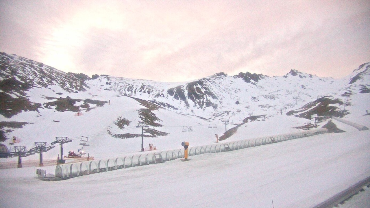 Base Area – Towards Sugar Basin webcam