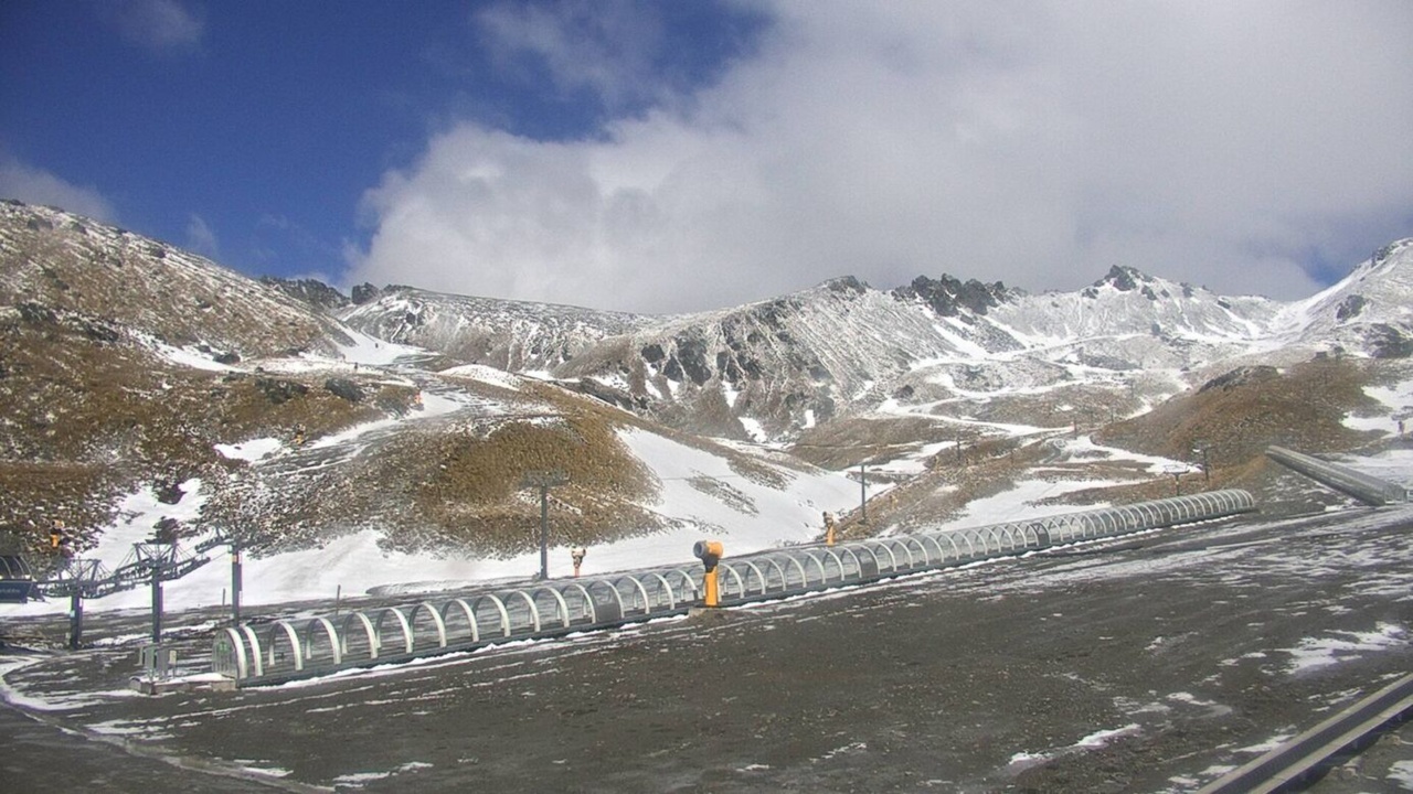 Base Area – Towards Sugar Basin webcam